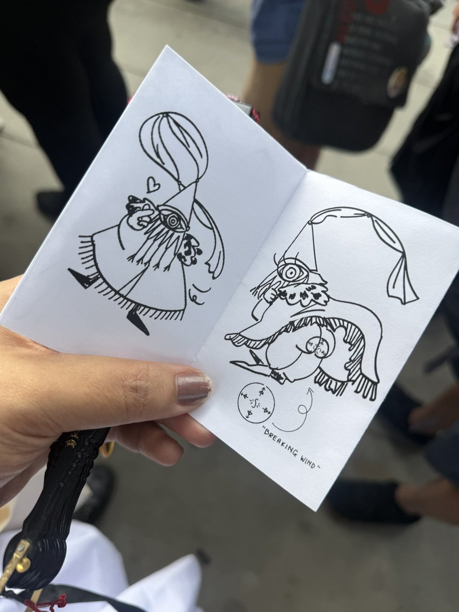 B0KVT0's tweet photo. SOMEONE JUST HANDED ME THIS BYE https://t.co/ZBzCGlGtgw