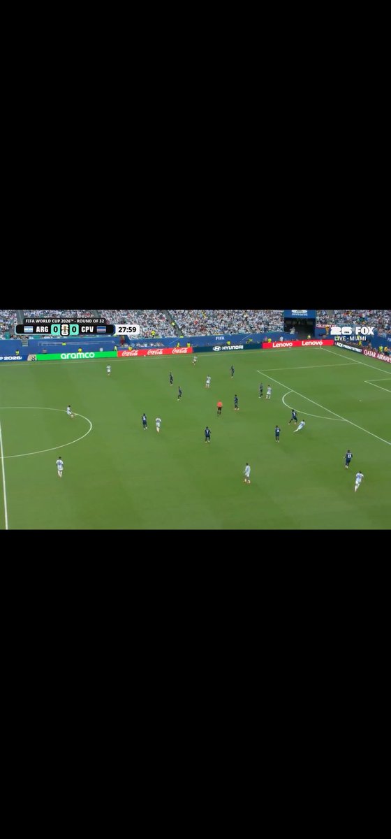 flashingmarr's tweet photo. @ThisIsJamesT No. Ball already left and he's behind 3 players. https://t.co/mWEX9y26xM