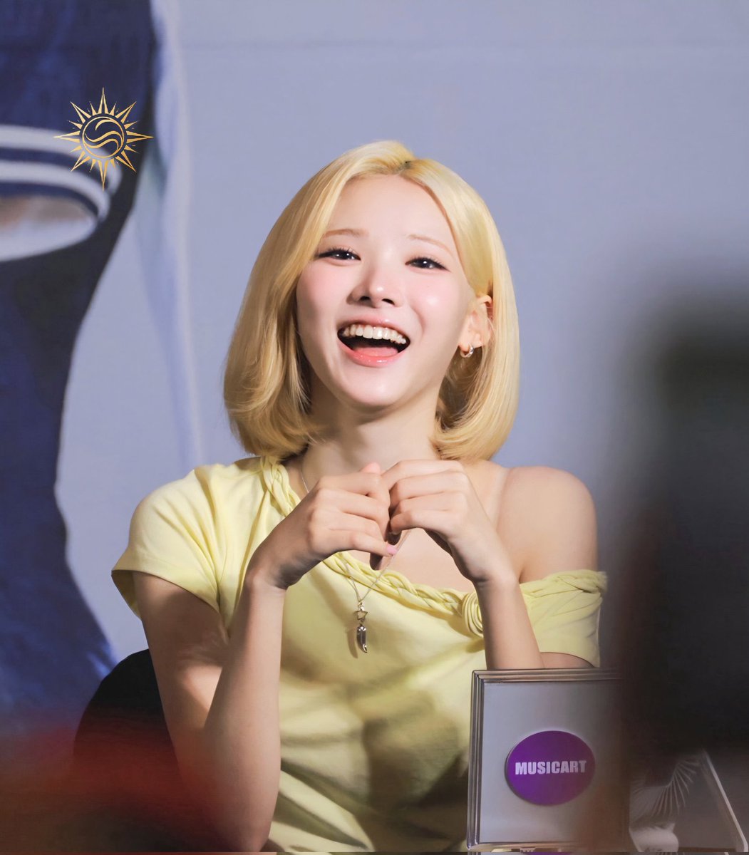H2Htturi's tweet photo. 이번 활동팬싸 지우님 사진 ㄹㅈㄷ가아닌게없네 https://t.co/CwP60GqUQN