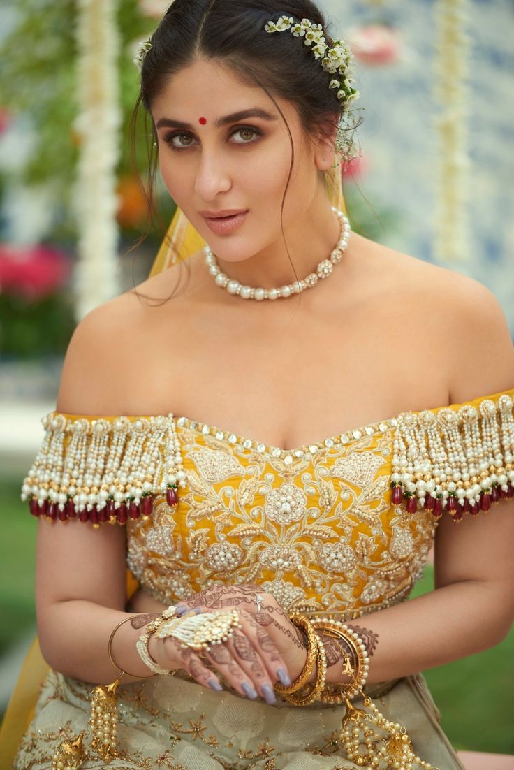 Bebotiful's tweet photo. And mind you, Veere Di Wedding was released with A certificate, it was Kareena's "comeback" after giving birth to Taimur, there was a heavy boycott campaign going on and it received negative reviews but still it holds the record for the highest opening for a female centric film https://t.co/0ApQ7hH3l2