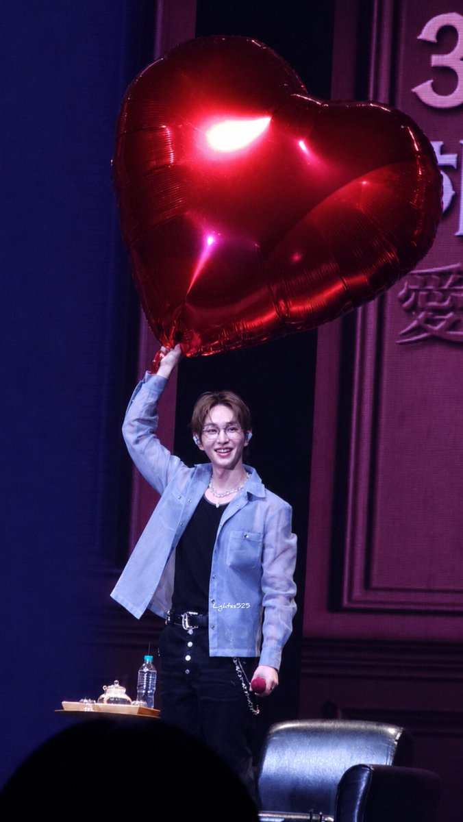 Lightss525's tweet photo. The best part of being a JJINGGU member is seeing ONEW healthy, happy, and doing what he loves on stage. I'm simply glad to be one of them to cheer him on. 😊🫶💎

#온유 #ONEW
#찡구 #JJINGGU
#온유찡구 https://t.co/UA6hcclRbi