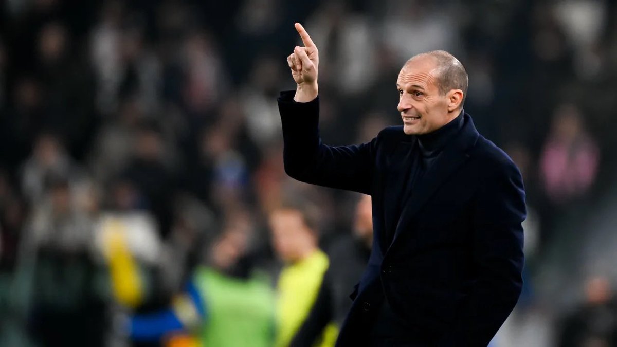 NapoliNetworkX's tweet photo. 🔵 | @RickyTrevisani a @CronacheTweet: “#Allegri? Anche i presidenti eccezionali come De Laurentiis possono sbagliare. Cosa mi aspetto? Conte ha fatto primo e secondo, tutti hanno detto che migliorò la Juve di Conte e quindi sotto il primo posto è fallimento per loro... Non lo so, leggo giocheranno 4231 un calcio pirotecnico con tanti attaccanti e qualità ma io credo giocherà un 352 con un calcio rivoltante come ha sempre fatto.

tifosi del Napoli hanno vissuto un'era da Mazzarri che era divertente, faceva 3 gol a tutte le big, poi Benitez la crescita, Sarri meraviglioso e Spalletti che ha pure vinto spaccando tutto. Gli ultimi due anni non divertenti ma hanno vinto, ora si accetta la noia ma deve vincere. Non c'è altro discorso.
A Milano c'erano le truppe cammellate per dire ha fatto quarto va bene, ma non l'ha fatto. Ora a Napoli dopo primi e secondi posti cosa diranno? "II Napoli è forte, Allegri farà meglio di Conte in Champions, lui gestisce meglio la settimana e le partite ravvicinate, non le vive con un fastidio come Conte ma fa primo e secondo in Serie A".