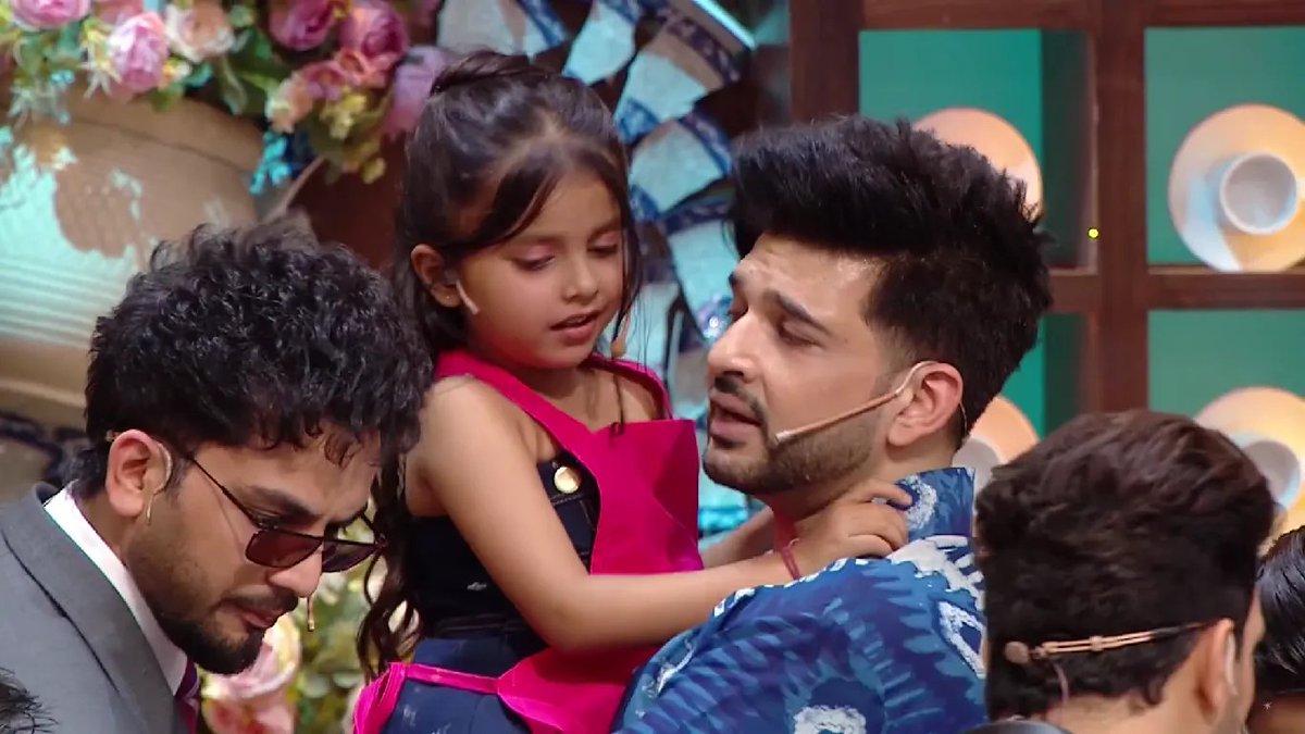 Anchal3445's tweet photo. Karan holding little Teju was the sweetest moment ever. 🥹💖 
It honestly felt like he was carrying his own little princess. 😭🧿
 Mini Teju is just too adorable♥️🥺 Manifesting the day we get to see this beautiful sight with their own baby 🥺

@kkundrra @itsmetejasswi #TejRan https://t.co/uDXi3GAscM
