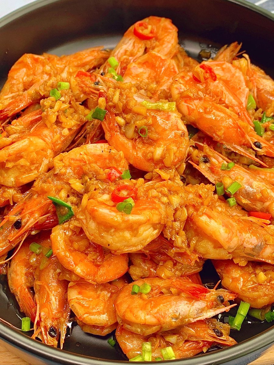 Magomed60168956's tweet photo. [Made my go-to garlic butter shrimp with pasta tonight  Creamy, flavorful, and ready in 20 mins—weeknight wins hit different!]， https://t.co/BrfriuJb8N