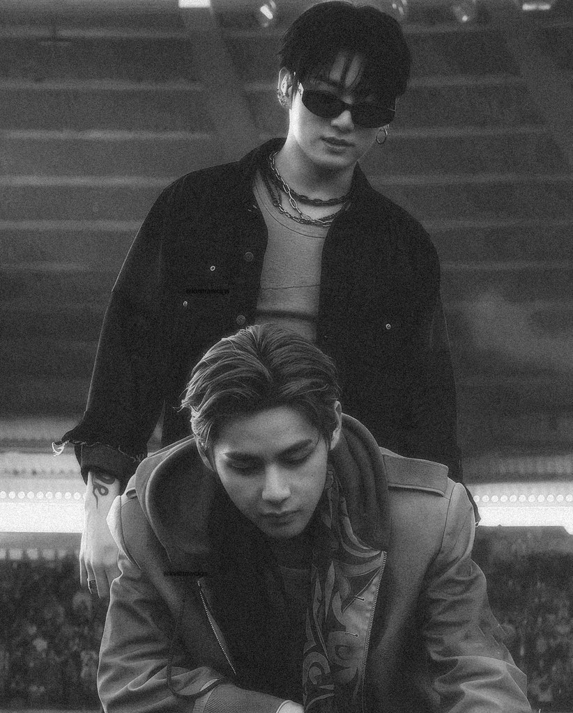 kvstrawcigs's tweet photo. Taehyung and his watermark 🖤 https://t.co/j8juXyu4ov