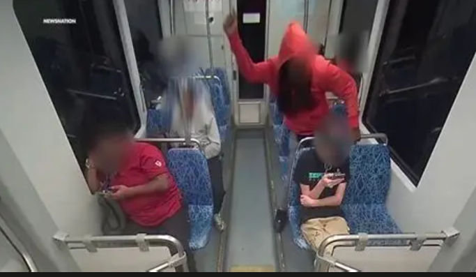 rcondiscord's tweet photo. @AaronParnas Notice how they're leaving her completely alone?  We all know how it plays out when things are reversed. https://t.co/Qh0RNwE7yX