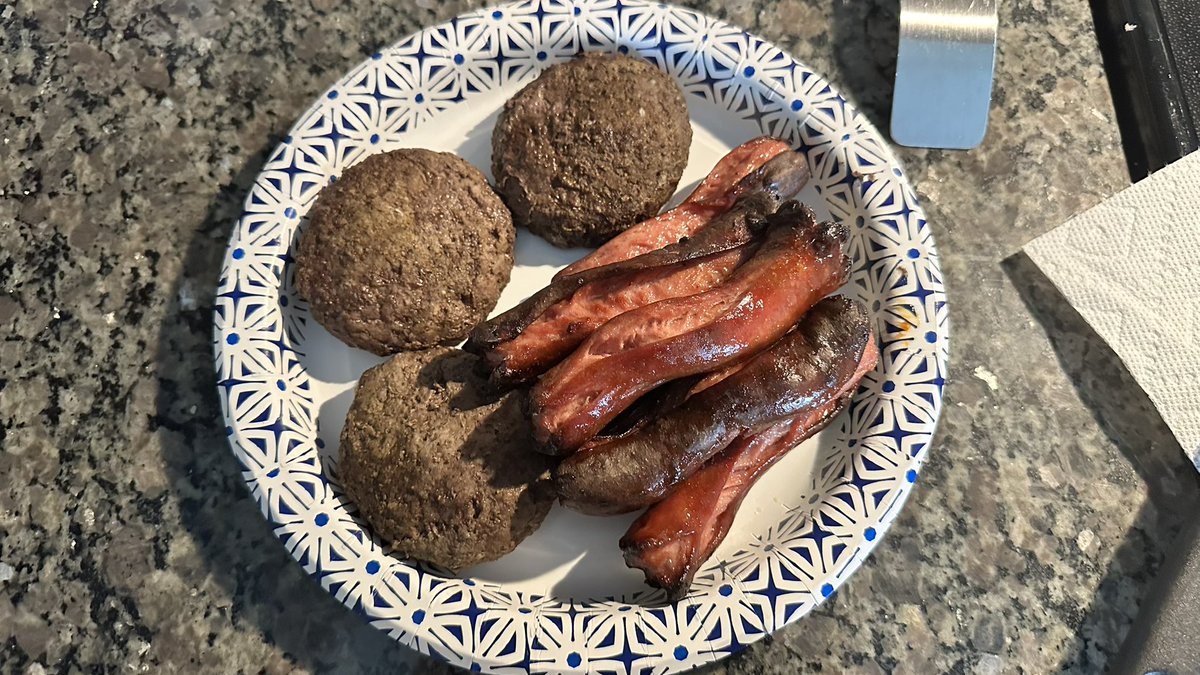 LBrothersMedia's tweet photo. Burgers and Dogs ready! https://t.co/cdrt4TXYxf