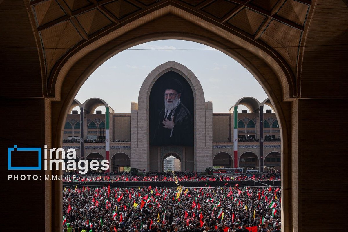 GentleCzar's tweet photo. پیش آقا که اومدید
قرآن زیاد بخونید 
آقامون خیلی دوست داشت
قرآن بشنوه
#باید_برخاست #نحن_المنتقمون https://t.co/hyeAtXKupN