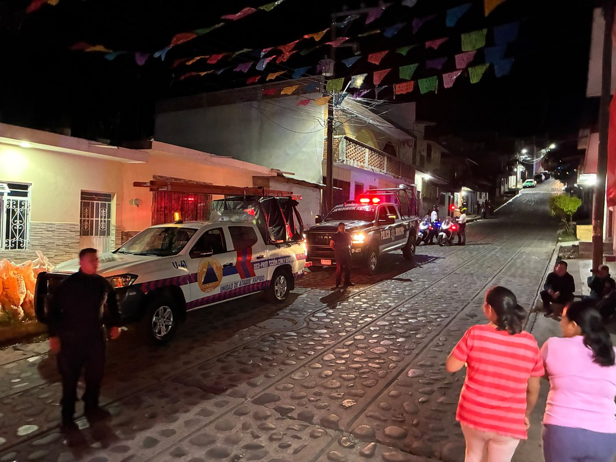 aytoxico's tweet photo. 🕚 De 23:00 a 2:00 horas, se realizaron recorridos para verificar el cumplimiento de horarios y la normatividad vigente, reforzando las acciones preventivas en beneficio de la ciudadanía.

💙 Trabajamos para que nuestras Fiestas Patronales se vivan en sana convivencia. https://t.co/o0SmyFb1Xt