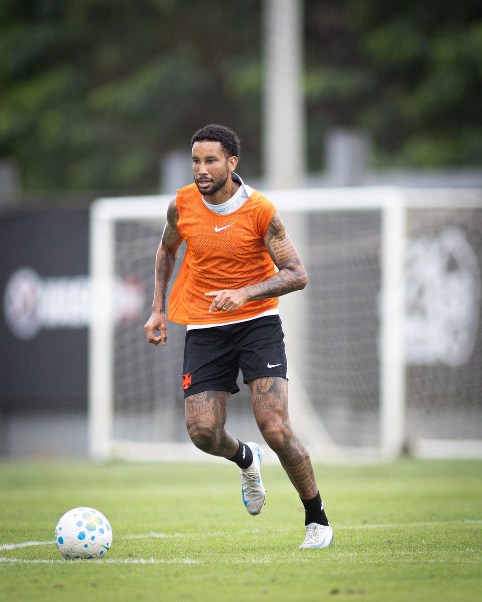 VascodaGama's tweet photo. Em mais um dia trabalho, o elenco vascaíno disputou um jogo-treino diante da equipe do Boavista, no CT Moacyr Barbosa! ⚔️💢

📸: Matheus Lima | #VascoDaGama https://t.co/M9KoKMcKzP