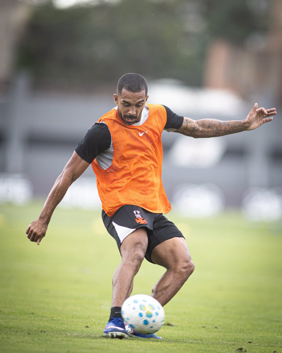 VascodaGama's tweet photo. Em mais um dia trabalho, o elenco vascaíno disputou um jogo-treino diante da equipe do Boavista, no CT Moacyr Barbosa! ⚔️💢

📸: Matheus Lima | #VascoDaGama https://t.co/M9KoKMcKzP