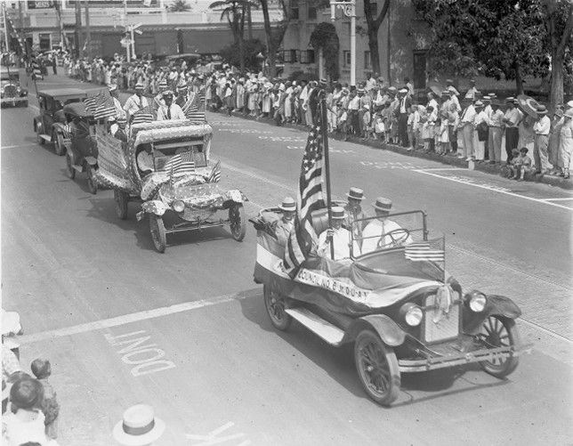 CompassOakReal's tweet photo. During Florida's land boom of the 1920s, Downtown Miami's Fourth of July parade became one of the city's biggest civic celebrations.

https://t.co/jV6rSGoiUn https://t.co/4CKZCSTmay