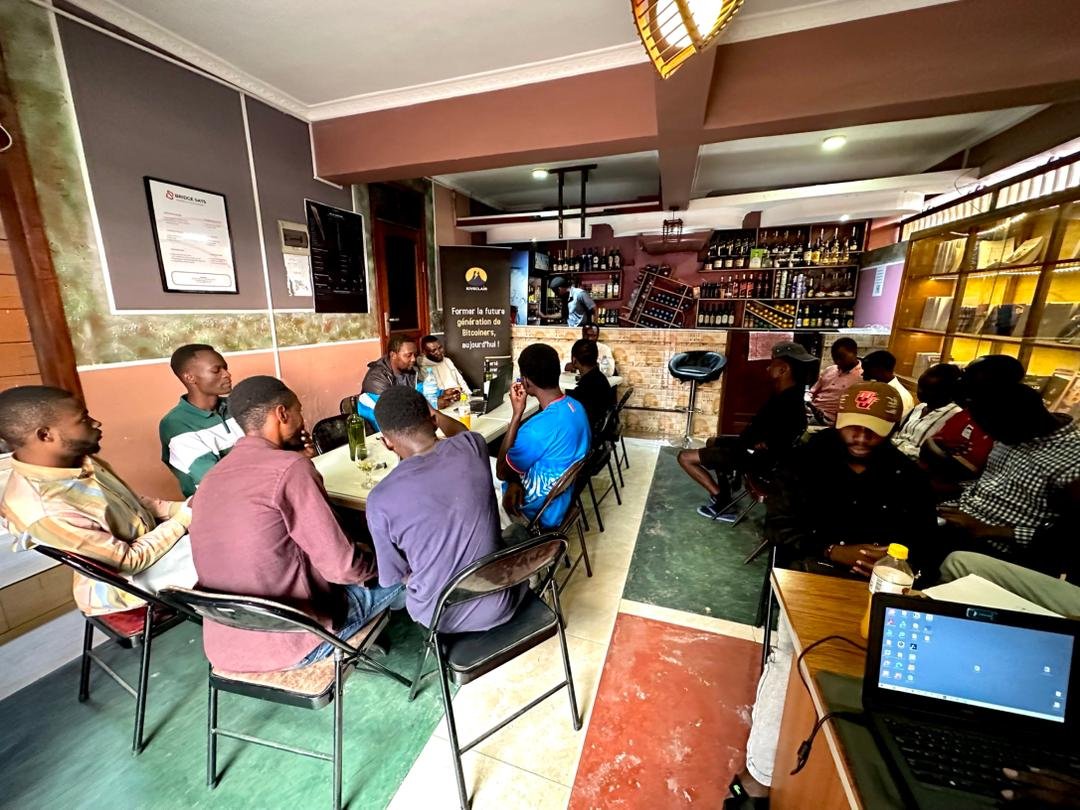 kiveclair's tweet photo. Notre ##KiveclairMeetup de ce samedi sous le thème «DEVENIR ENTREPRENEUR : CAPITAL OU VOLONTÉ ?» s'est deroulé avec succès à #Goma.
Merci à tous ceux qui y ont pris part. Rendez-vous le week end prochain pour d'autres échanges sur des sujets passions comme #Bitcoin, #IA, etc. https://t.co/3euBEkoN3A