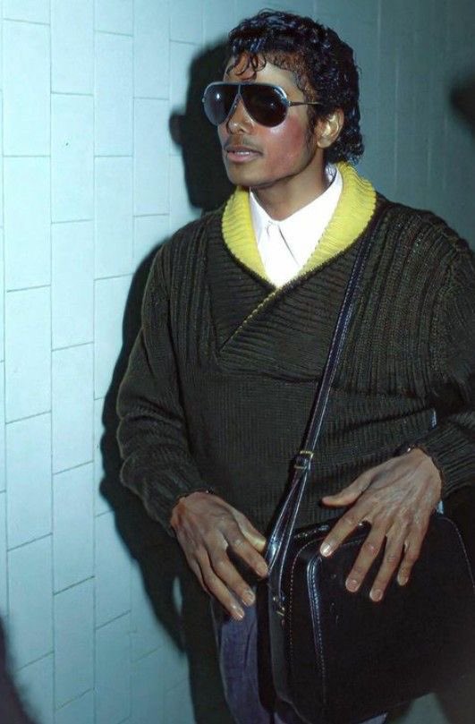 fishixee3's tweet photo. the size of those hands 🫩 he’s irritating me https://t.co/ccxYnmj9Dz