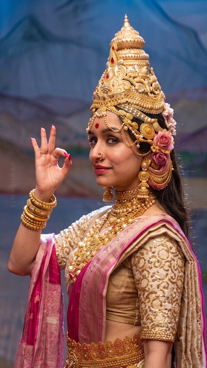 UHQ_ACTRESS_'s tweet photo. The goddess shraddha kapoor https://t.co/IyW8r3Y72t