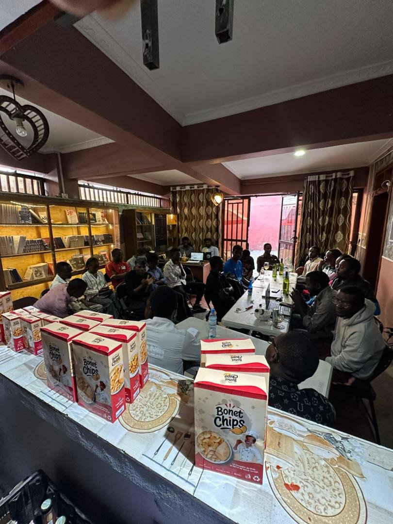 kiveclair's tweet photo. Notre ##KiveclairMeetup de ce samedi sous le thème «DEVENIR ENTREPRENEUR : CAPITAL OU VOLONTÉ ?» s'est deroulé avec succès à #Goma.
Merci à tous ceux qui y ont pris part. Rendez-vous le week end prochain pour d'autres échanges sur des sujets passions comme #Bitcoin, #IA, etc. https://t.co/3euBEkoN3A