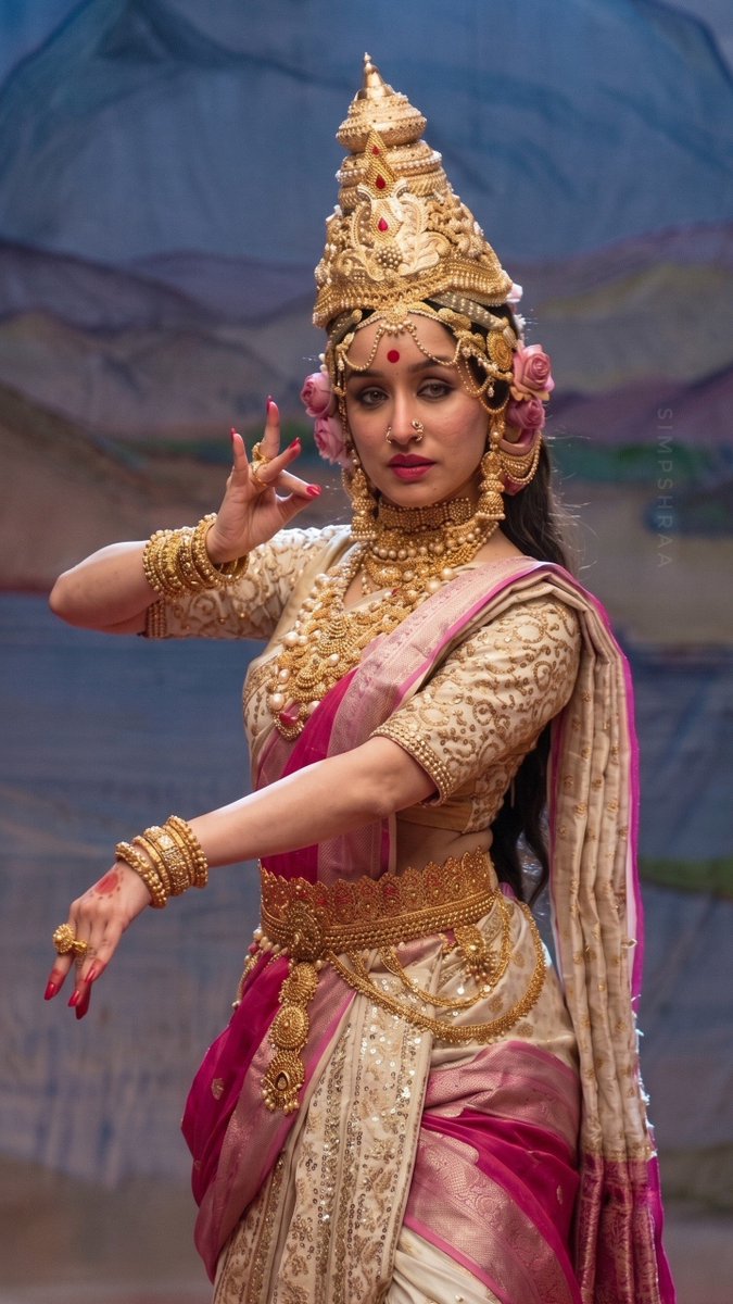 UHQ_ACTRESS_'s tweet photo. The goddess shraddha kapoor https://t.co/IyW8r3Y72t