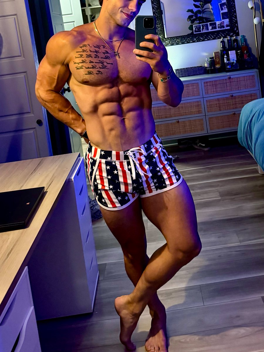 FitSlinger's tweet photo. Happy Fourth everyone 🇺🇸❤️ https://t.co/WgQ5KnoSkg