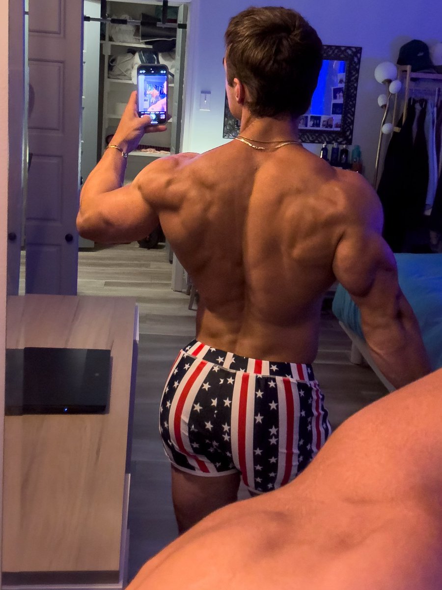 FitSlinger's tweet photo. Happy Fourth everyone 🇺🇸❤️ https://t.co/WgQ5KnoSkg
