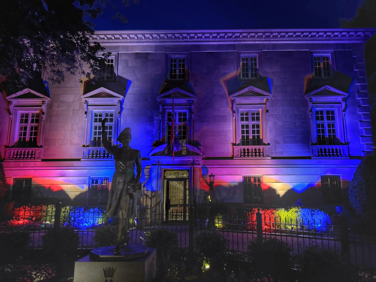 NorwayUS's tweet photo. Happy 250th, America! 🇺🇸

We illuminated the Royal Norwegian Embassy in celebration of our closest ally. https://t.co/OJSk8vnZ5a