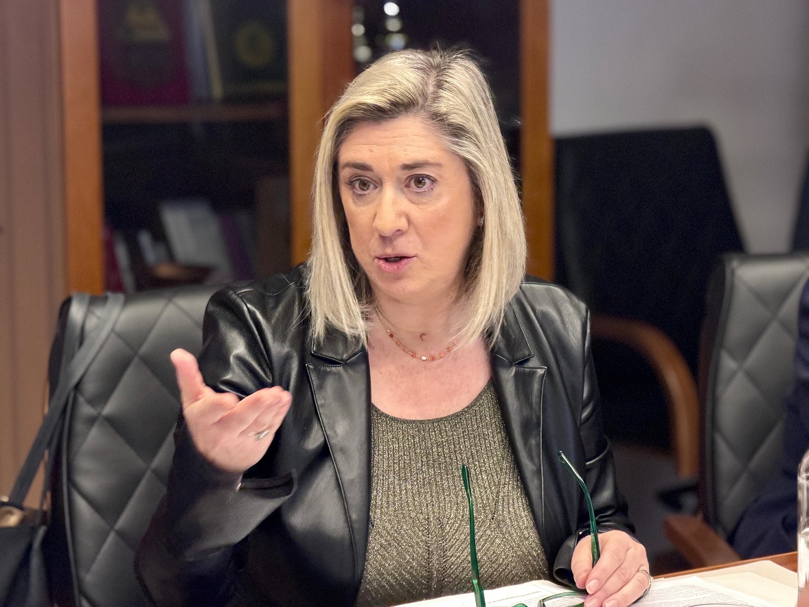 regioneFVGit's tweet photo. "Dal 6/7, per i lavori sulla #H4 verso #Lubiana, i mezzi pesanti dovranno usare il valico di Fernetti: #RegioneFVG segue il tema della viabilità con le autorità slovene". Così oggi l'assessore Cristina Amirante
👉https://t.co/MUCXC6es9C https://t.co/yPQkiNhPGa