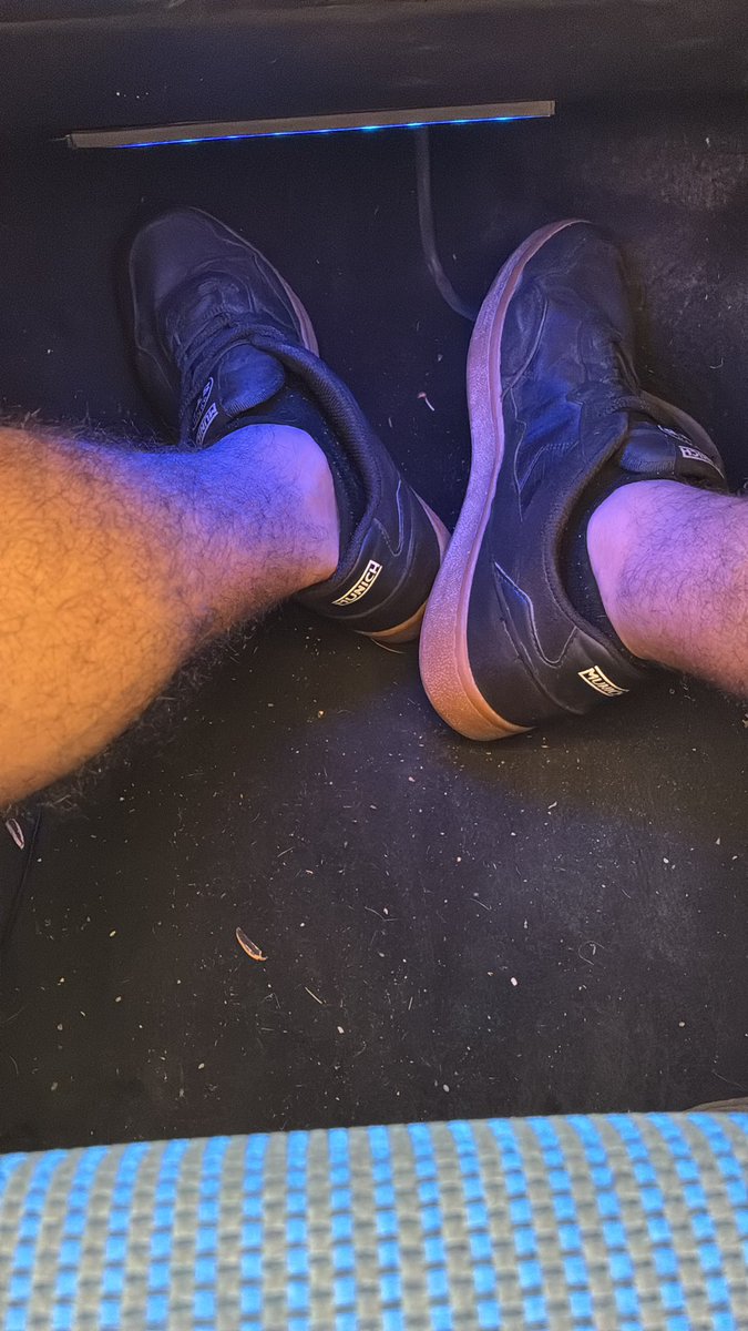 alphakevin53607's tweet photo. Venga perras zapas nuevas a ver a quien le piso la cabeza con ellas voy a reventaros la cuenta del banco perras hablarme ya de ya y tendréis lo que queréis🫠🫠🫠 #findomcash #findomdrains #findommaster #sumisofinanciero #esclavofinanciero #cashmaster #paypig https://t.co/admHoKQw2P
