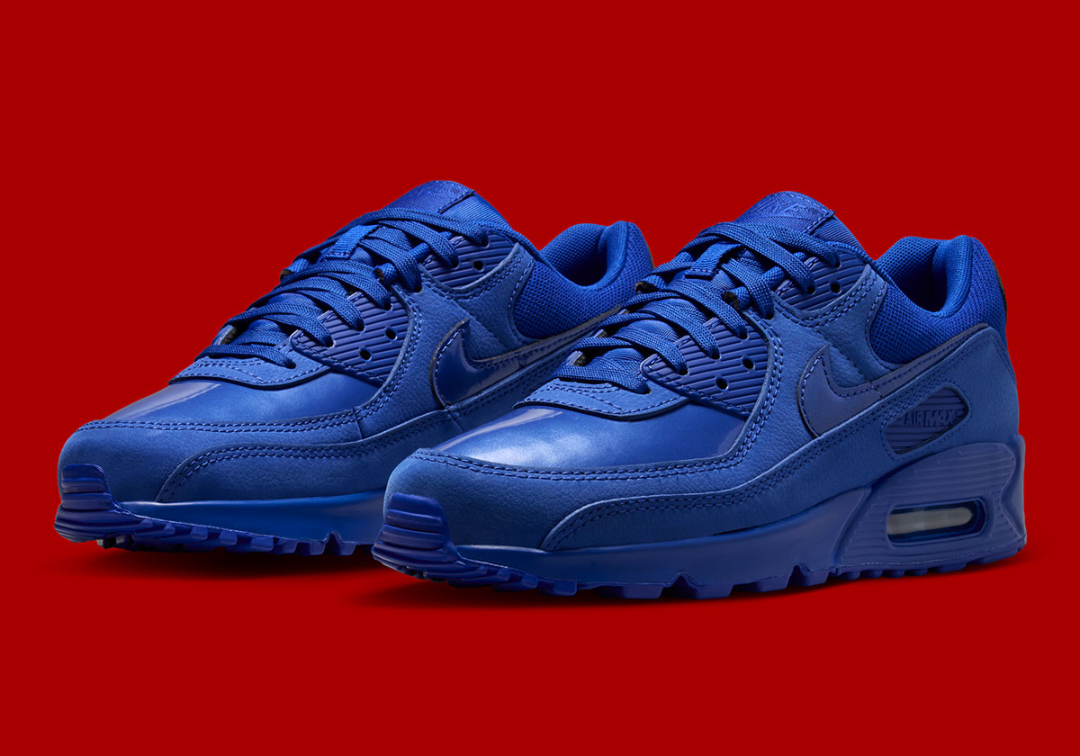 SneakerNews's tweet photo. A set of Nike Air Max 90s appear for the July 4th Holiday 🇺🇸

Dropping soon >> https://t.co/vZHgMRngsH https://t.co/RjYdUMK1V9