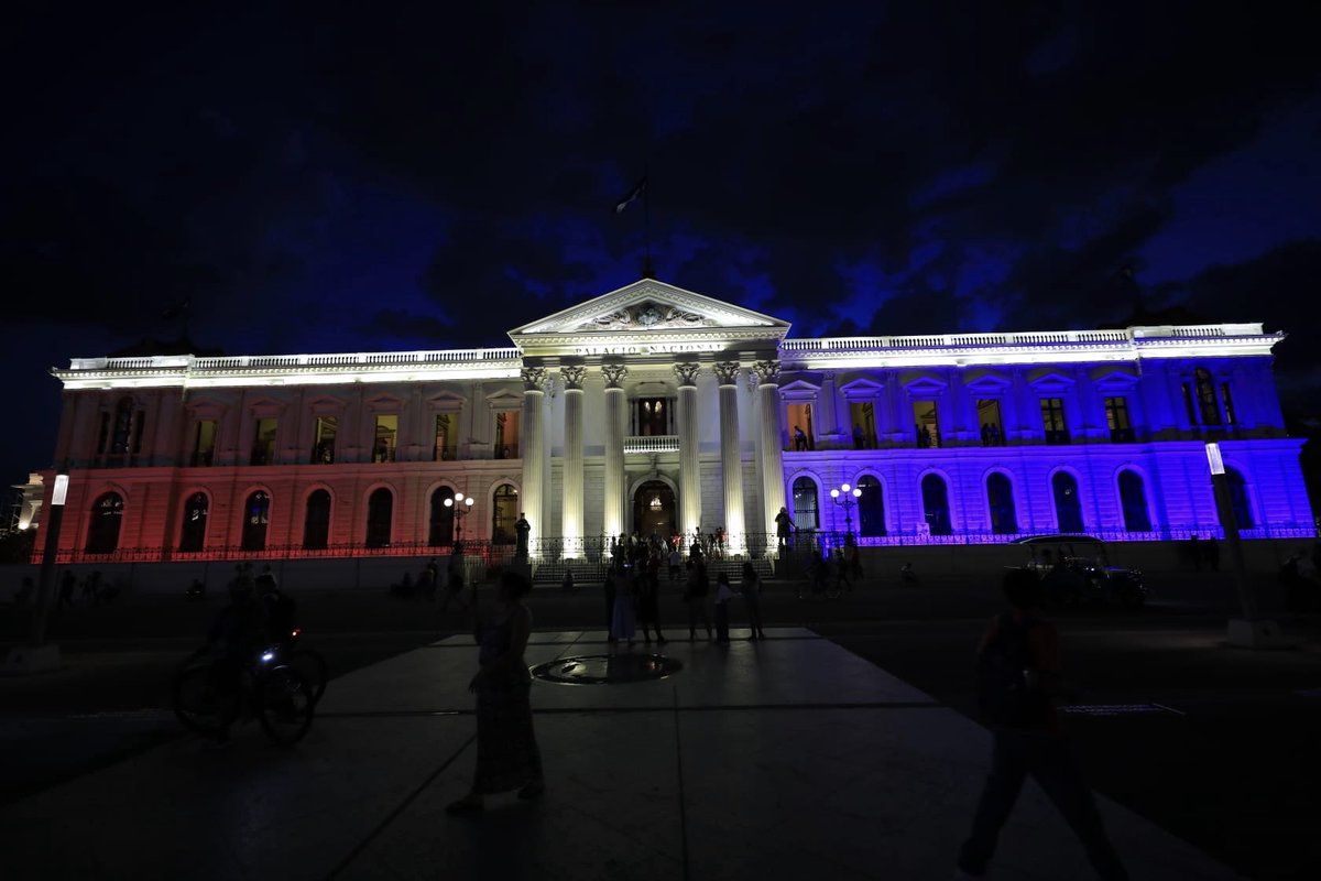 MilenaMayorga's tweet photo. El Palacio Nacional, en el Centro Histórico de San Salvador, se engalana con el azul, rojo y blanco para festejar los 250 años de independencia de los Estados Unidos.
🇸🇻🇺🇸
@culturasv https://t.co/XJp3Yb9x0j