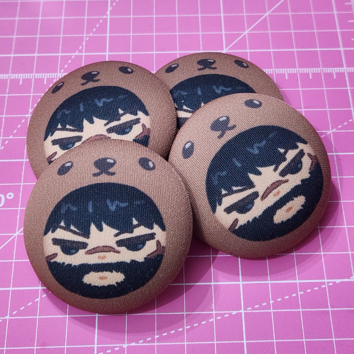 kolorgallagher's tweet photo. I can make my own plush badges now hehee https://t.co/1VQ2QPrYPh