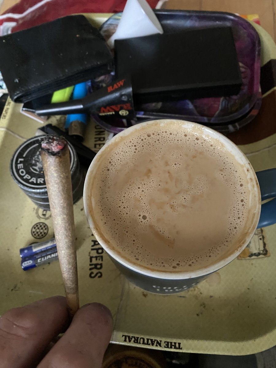 Greengiggles420's tweet photo. GA X fam from the Emerald Isle ,Whoever’s you are wherever you are Happy @420. Happy 4’th of July to every US citizen enjoy the fireworks & IED’s @BadDogsCompany @HippieLifeKrew @999BVERS @akidcalledbeast #CannabisCommunity #CannabisCulture #CoffeeTime #LegaliseIt #growyourown https://t.co/toVWS1NSxq