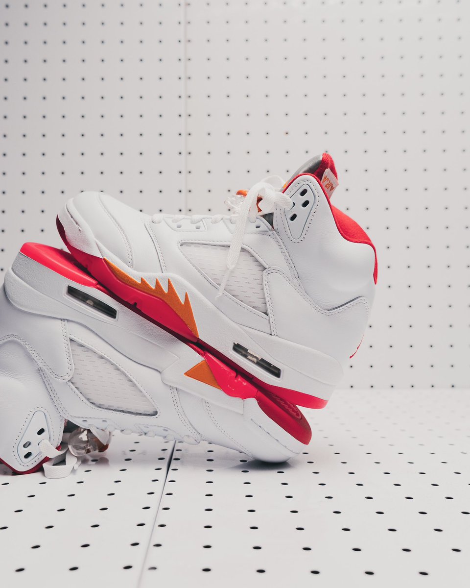 insanesneaker's tweet photo. CLOSER LOOK: Air Jordan 5 ‘Sunset’ (2026) 🟠🔴

• September 25th
• $215 https://t.co/GW6lhvaakD