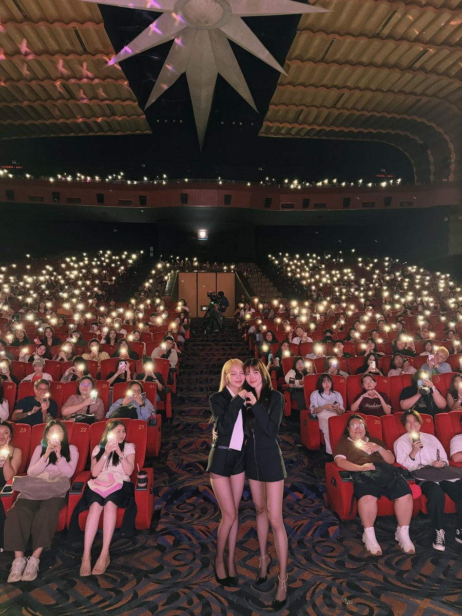 EWB_Series's tweet photo. From Fight at First Sight
To Final EP. Fan Meeting 🌟
#EnemiesWithBenefits

ดีใจมากที่เห็นครอบครัวนี้มีคนรักเพิ่มขึ้น และเติบโตขึ้นทุกวัน วันนี้ทะเลดาวของ แจน จิงจิง กระปุก ไซซี ต้องสวยมากแน่ๆ เลย 

แล้วเจอกันนะทุกคน 🫶🏻 https://t.co/28pqLAs2H5