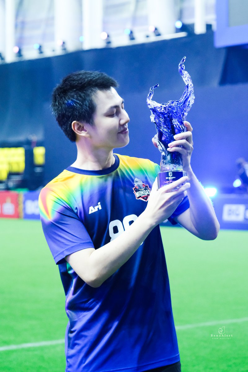 BenzAlertOFC's tweet photo. 😘🏆

❥ @bb_benzalert  #BENZALERT https://t.co/Cg9lAPaErN