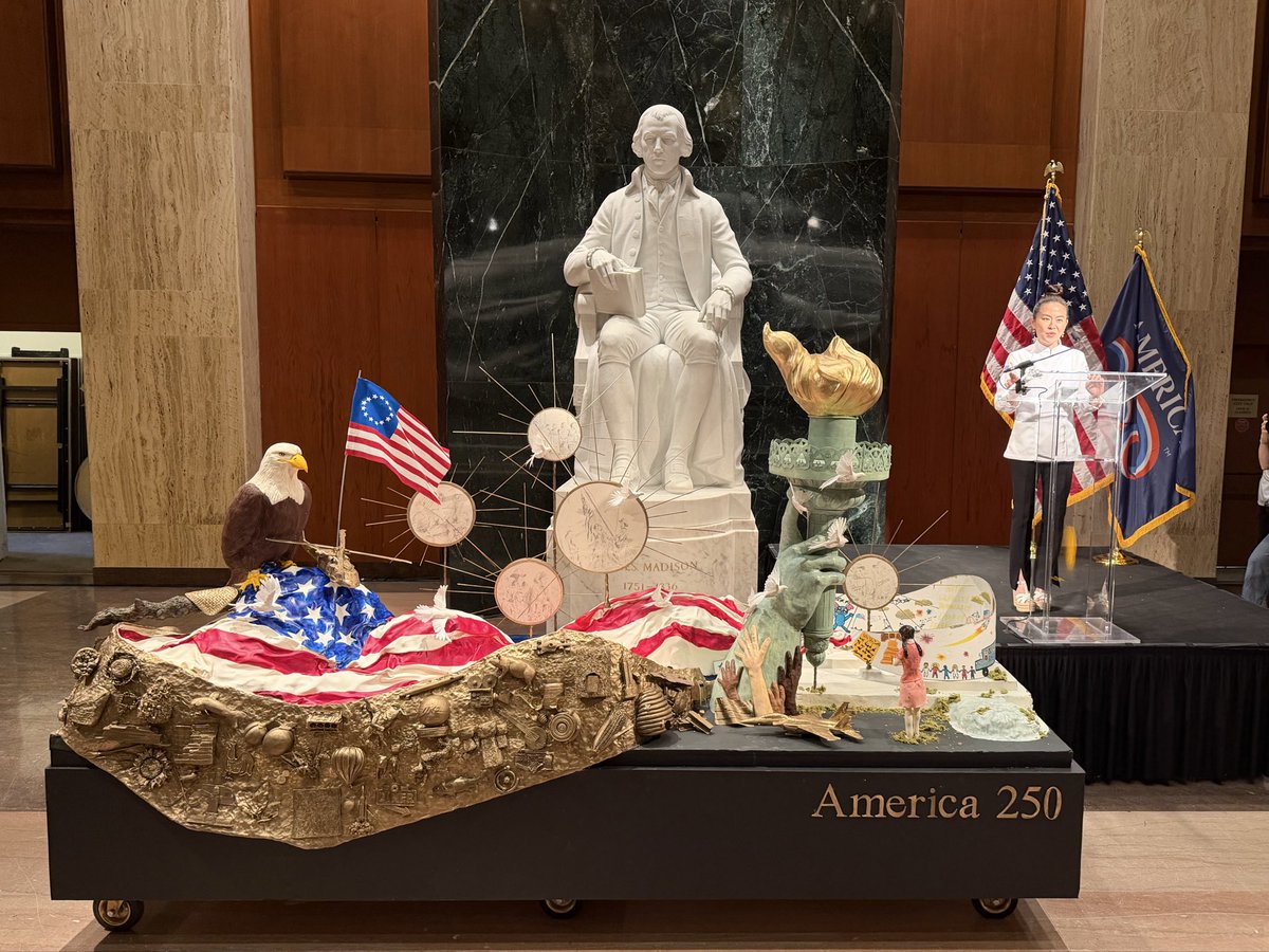 jpbertani's tweet photo. A great Fourth of July celebration at the @librarycongress to kick off the 250th anniversary of the United States with a specially created @America250 birthday cake! Proud to represent Monaco in honoring the friendship between our two countries. 🇺🇸🇲🇨 https://t.co/afaAhAOdKm
