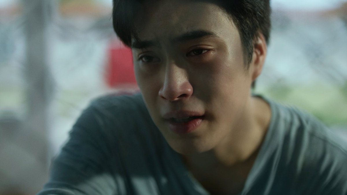 gem4mysunflower's tweet photo. i can't stop appreciating gemini's acting here like the way he was trying to hide his pain from his mother because he knew his mother sacrificed everything just so that he could live and he didn’t want to show his mom that he wasn’t living well. He teared up and he did so well and it was so natural because it came to him just so easily. The pain a child would feel if they saw their parents cry and hurt because of them even though they wanted to but he knew at the end of the day he was the cause of the entire situation. He showed as if he went through it in real life. NORAWIT THE ACTOR YOU ARE 

#TicketToHeavenFinalEP
