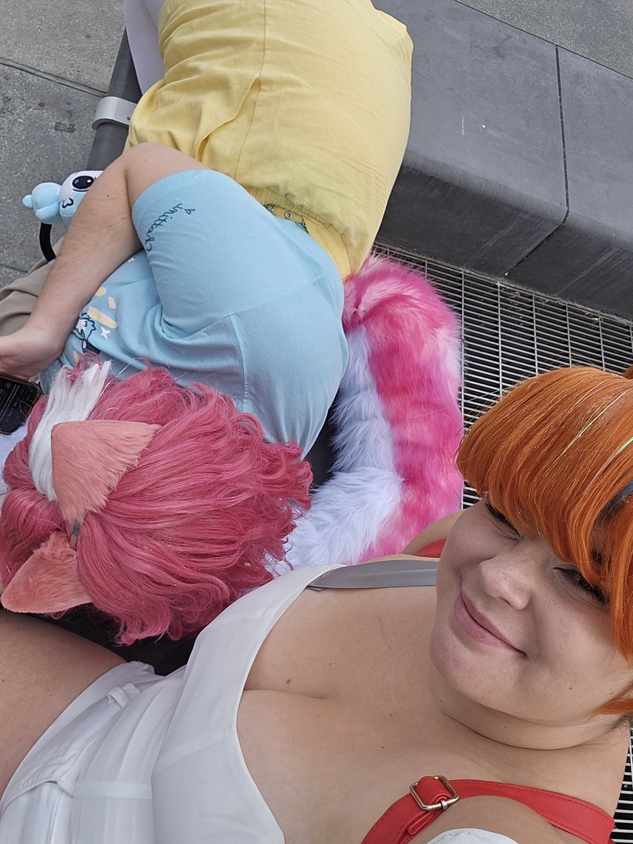 desertmousecos's tweet photo. Big cat means BIIIIIG NAP! #Raorarts #KPFicasso @raorapanthera @takanashikiara https://t.co/gKEwbmOdHb