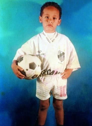 _cassiop98's tweet photo. @FelipeSjC @sr_albertini @FeAlvinegra_ Então está errado, pq o primeiro time do Neymar foi o Santos. https://t.co/FYd4ONvPgp