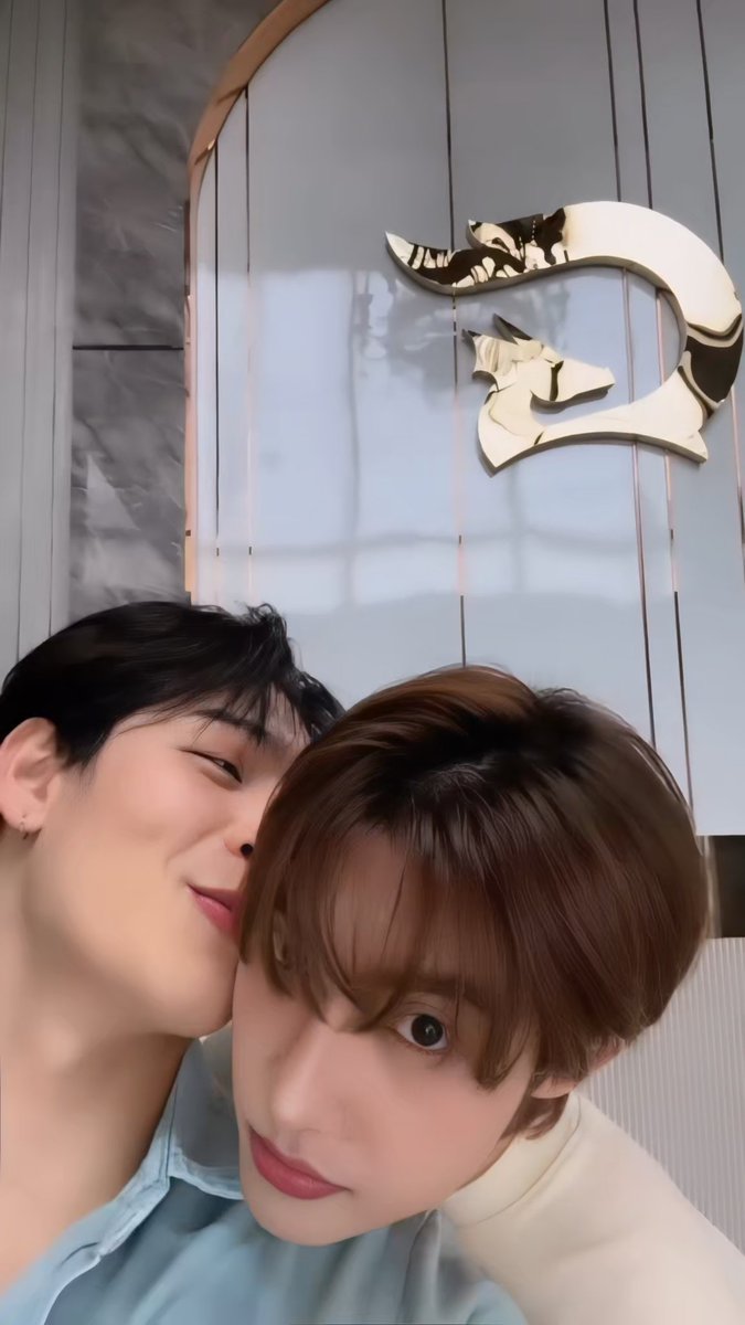 folki960804's tweet photo. 🤯🤯🤯😳😳😳💕
What ????

@Jame_Jiraseth
@folkzfolkz
#usimaki_jame
#โฟล์คยังไม่ได้นอน
#folkzfolkz 
#เพียงสบตา https://t.co/Q66qwYrRhf