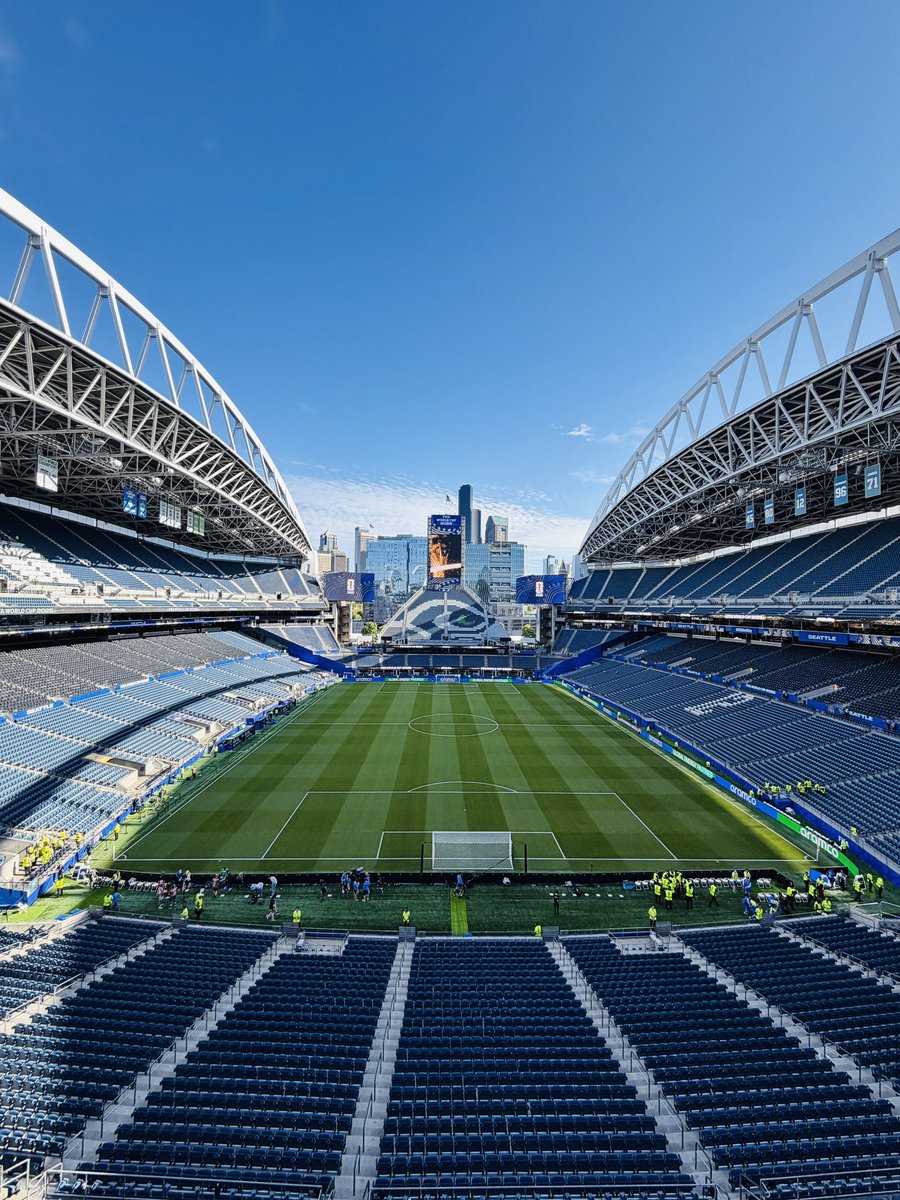JoePompliano's tweet photo. The USA-Belgium Round of 16 match on Monday in Seattle currently has an average ticket purchase price of $2,587. 

That makes it the most expensive event ever at Lumen Field.

(Ticket data via @TickPick) https://t.co/qWeUtEU4J5