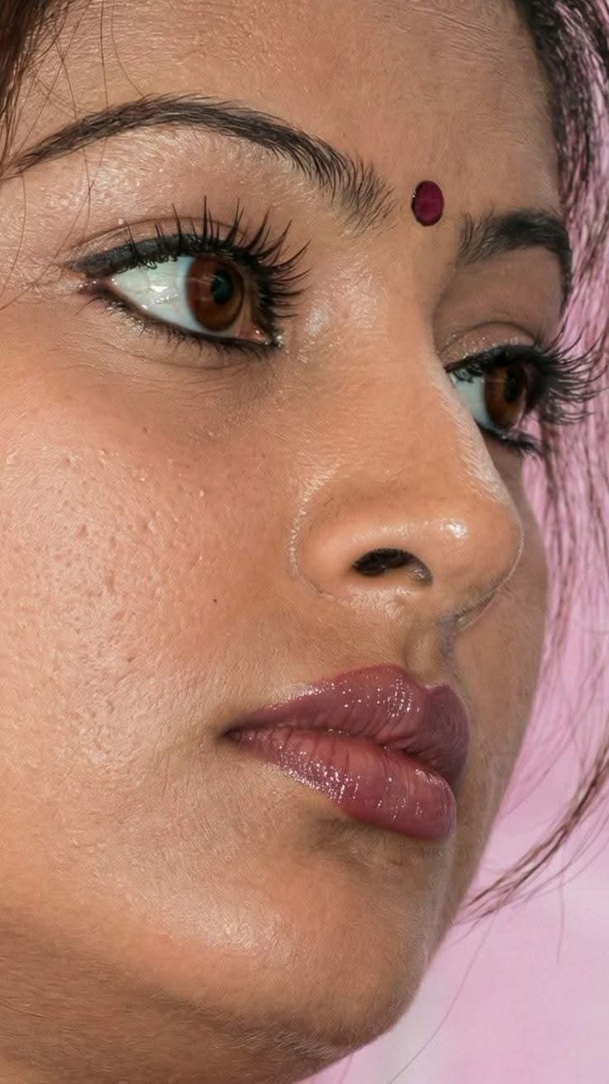 TActress9689's tweet photo. Warning: Eye contact may lead to an instant crush. 👀❤️‍🔥
@DevayaniTr21730 @ReSudhar66270 
#Repost https://t.co/Fb8kWRsUZn