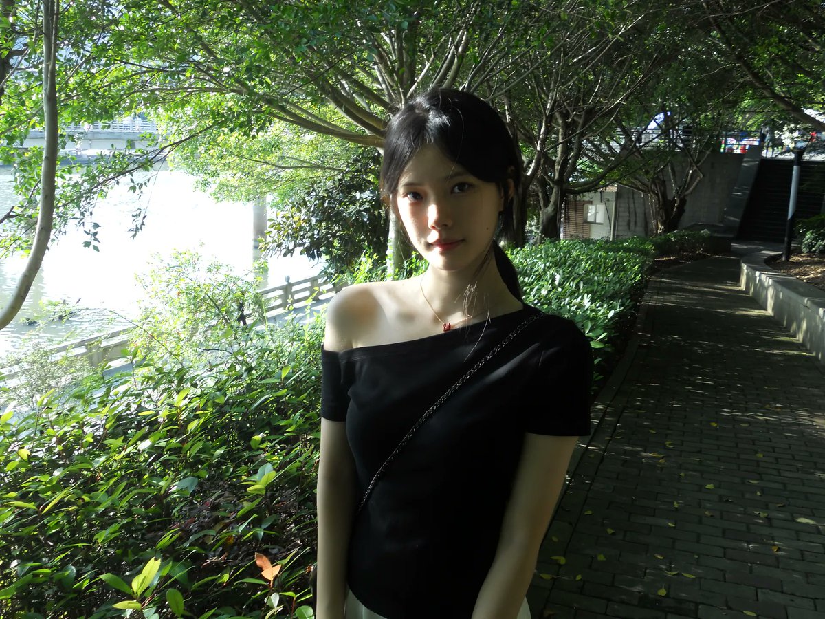 R4D4R1O's tweet photo. 女孩 你会像树一样坚毅又盎然 https://t.co/ohArNsczKh