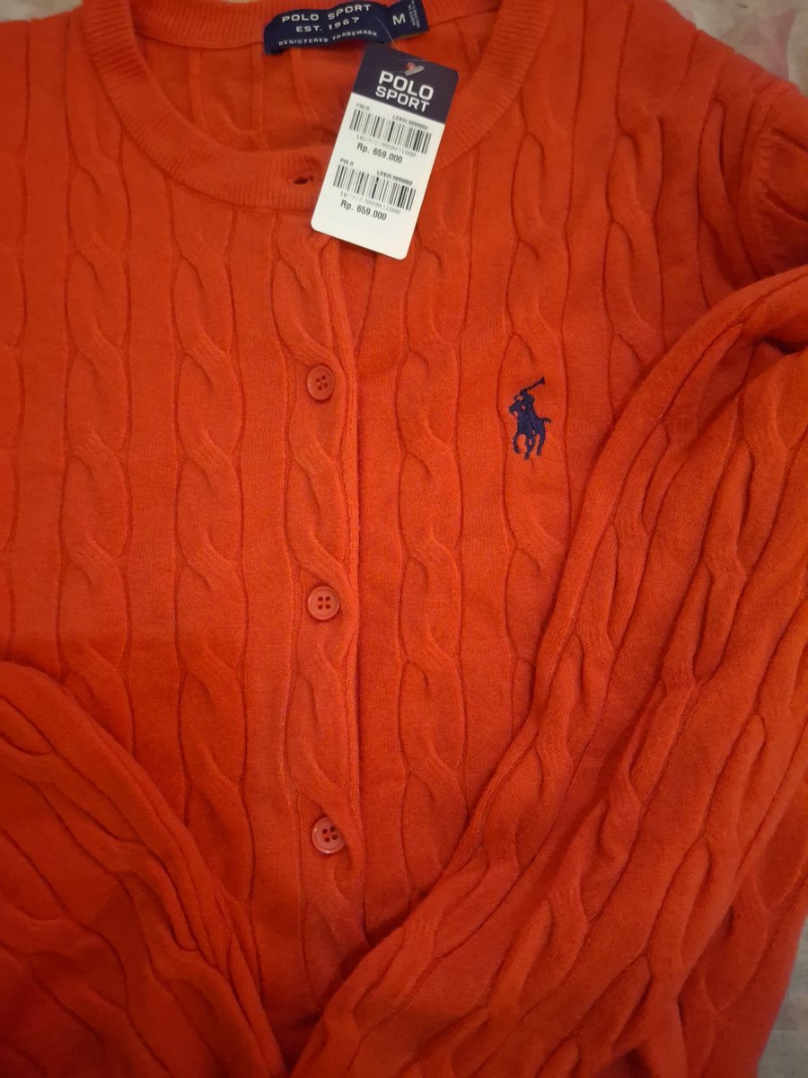 Min_Fatine's tweet photo. Wts caable knit cardigan polo sport original store size M
New with tag
Available on shopee https://t.co/uw6jZDs6td https://t.co/g7uXAvr2WN