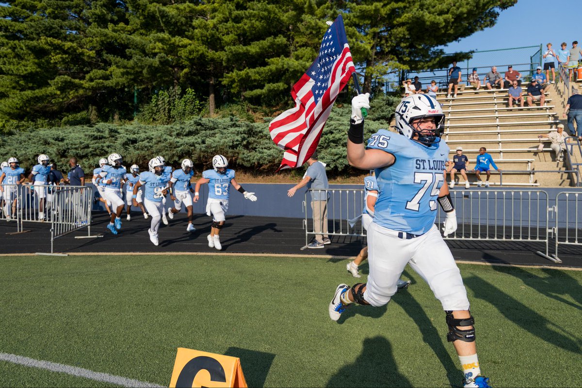 SLUHfootball's tweet photo. Happy 4th of July from SLUH Football!

#America https://t.co/I7P7OULBMA