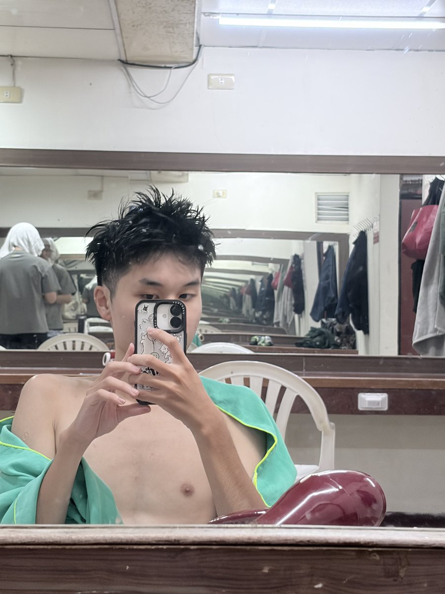 ChenHe56411's tweet photo. 昨天游了500公尺 好累🤓 https://t.co/jXJYbXwW8R