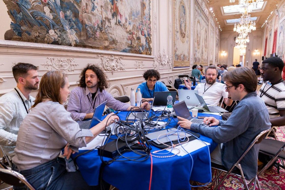 YaelBRAUNPIVET's tweet photo. L'intelligence artificielle transformera durablement notre démocratie. À nous d'en faire un outil au service de l'intérêt général, jamais l'inverse.

Fière d'avoir accueilli à l'Assemblée nationale ce premier hackathon consacré à une IA de confiance pour le parcours de la loi. Deux jours d'intelligence collective pour imaginer le Parlement de demain !
