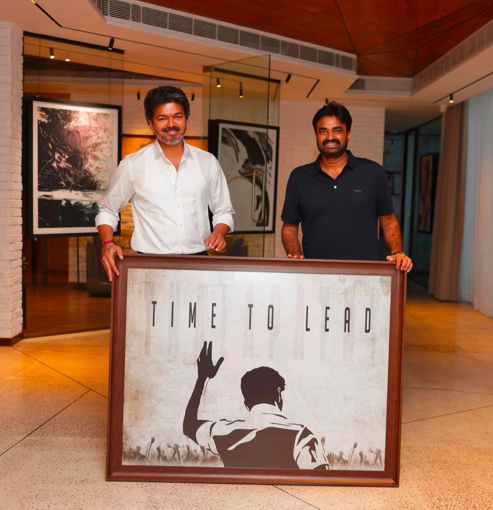 TalksOfCinema's tweet photo. Director #Vijay meets Honorable CM #Vijay https://t.co/oQ0IKZh2WV