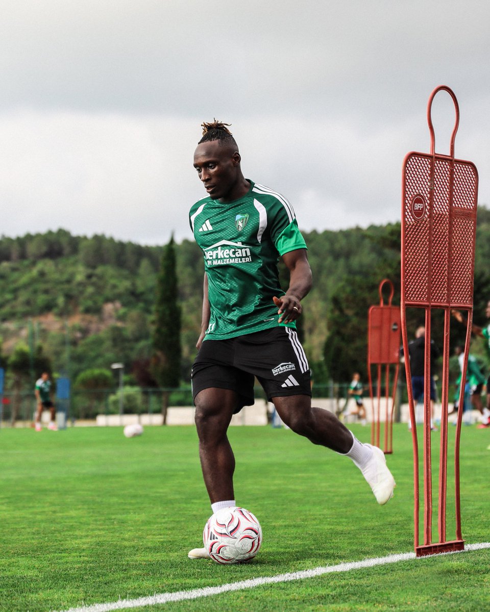 Petkovicelispor's tweet photo. AHAHHAHAHAHAHAAAA BU NE AMKKKK https://t.co/atV7jkelvW
