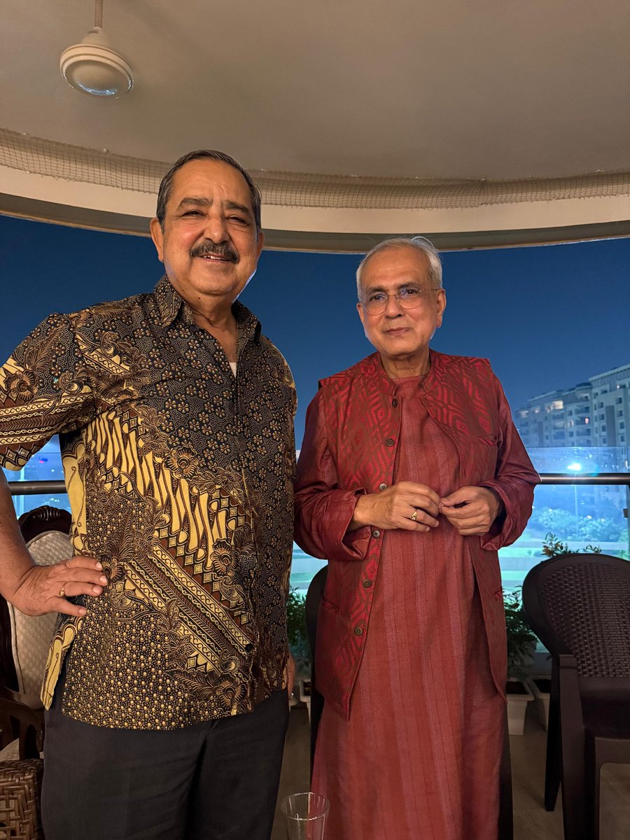 RajivKumar1's tweet photo. Had an engaging and pleasant meeting with @ashoklahiribjp at a dinner at a common friend’s home. It was fun reminiscing about our thirty year long friendship. He has a tremendous task of rejuvenating @NITIAayog and is committed to doing so. Wishing him all the very best for his contribution to nation building. @PahleIndia @PMOIndia @AshwiniVaishnaw @gssjodhpur @nitin_gadkari @nsitharaman
