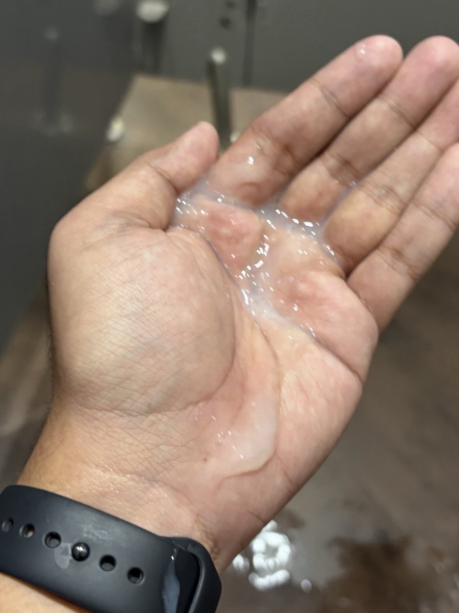 xiyuenofficial's tweet photo. Hasil Cruising Jumaat Tek Di Plaza Merdeka, Abg sebelah nyaman locok jadi signal and then he give to me. Pekat dan Nyaman 😋 https://t.co/vrUDd2UUrr