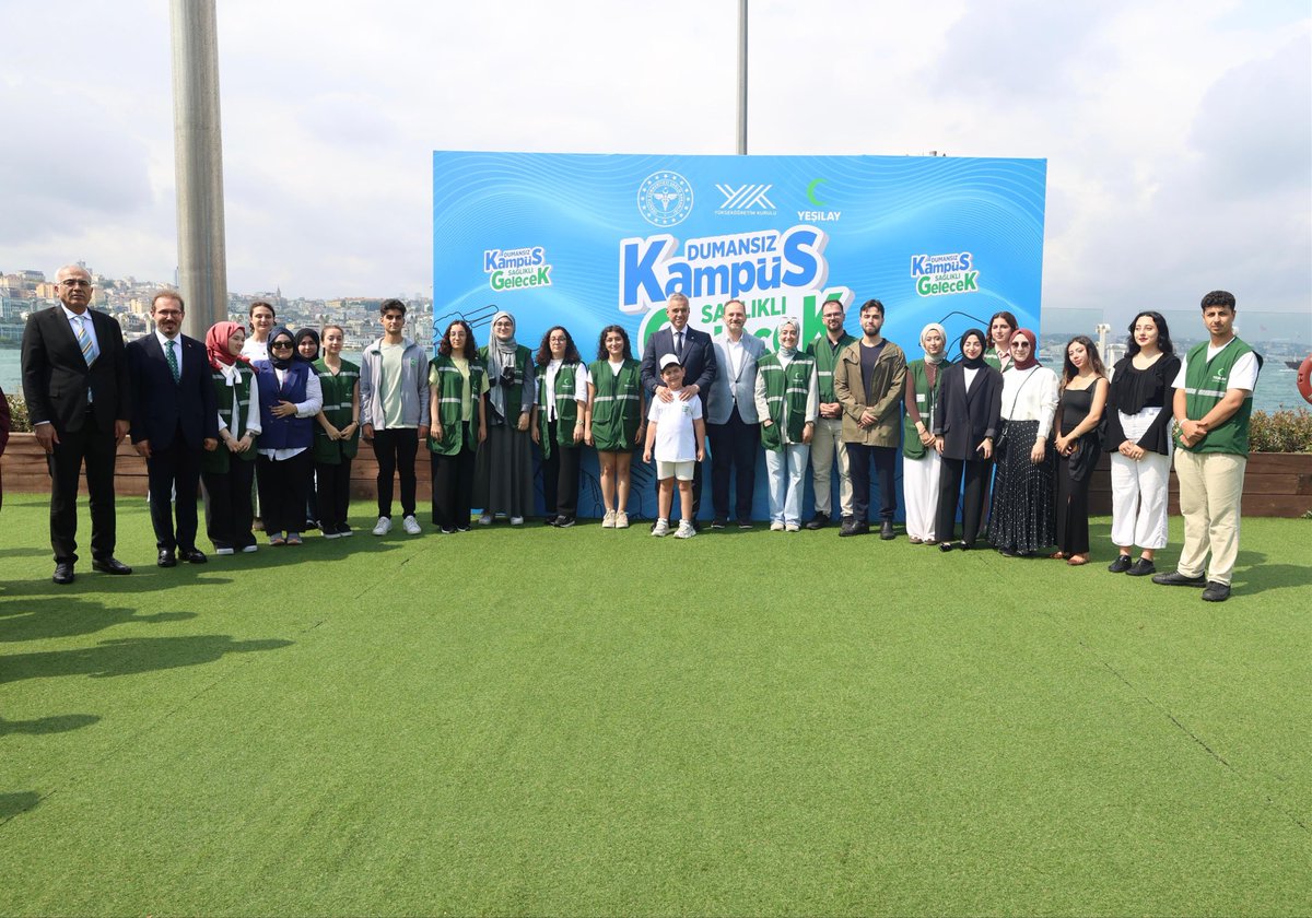 drmemisoglu's tweet photo. Dumansız Kampüs Sağlıklı Gelecek💚

Bakanlığımız, YÖK ve Yeşilay iş birliğiyle evlatlarımızın geleceği için çok kıymetli bir adımı, Dumansız Kampüs projesini hayata geçirdik.

Bizim en büyük arzumuz; sadece üniversite kampüslerimizin değil, mahallelerimizin, şehirlerimizin, tüm memleketimizin dumansız olması ve tertemiz bir nefes alması. 

Bir yandan gençlerimizi korurken, diğer yandan bu bağımlılıktan kurtulmak isteyen her bir vatandaşımızın, her bir evladımızın da tüm imkanlarımızla sonuna kadar yanındayız.

Geleceğimize nefes olan, bu anlamlı projede emeği geçen tüm paydaşlarımıza ve gönüllülerimize yürekten teşekkür ediyorum.

📍İstanbul
